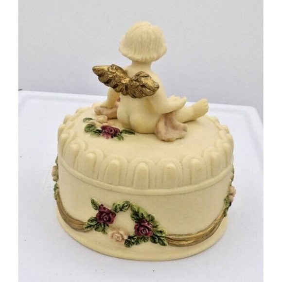 Dezine Ltd Trinket Box Bisque Hand Paainted Cherub,  Roses  & Ribbons Cream - Picture 3 of 5